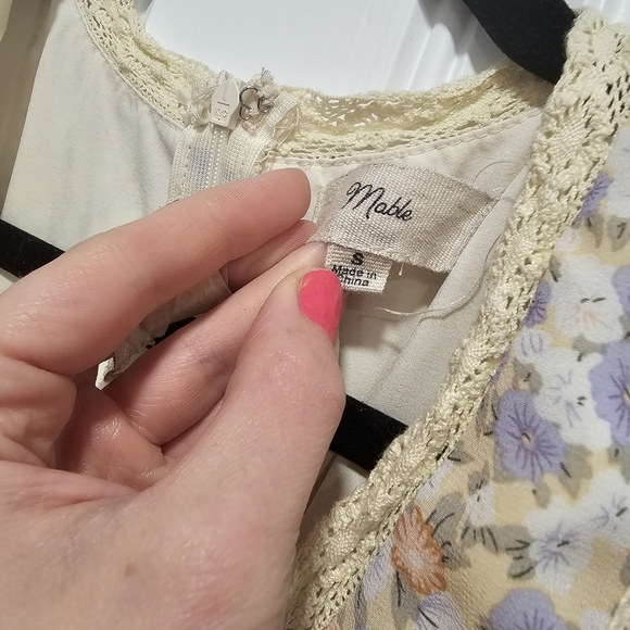 Floral Lace-Trimmed Jumpsuit - Picture 5 of 16